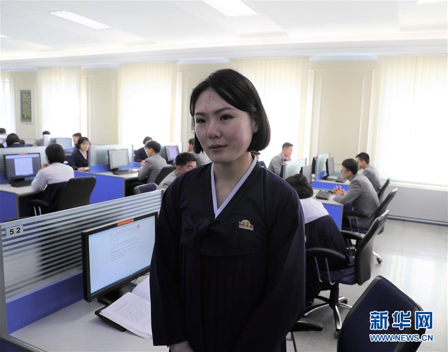 穿進時間停止小說后by一只白兔糖