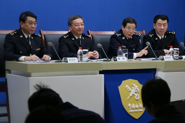 白小辰和拉瑞斯獸筆趣閣