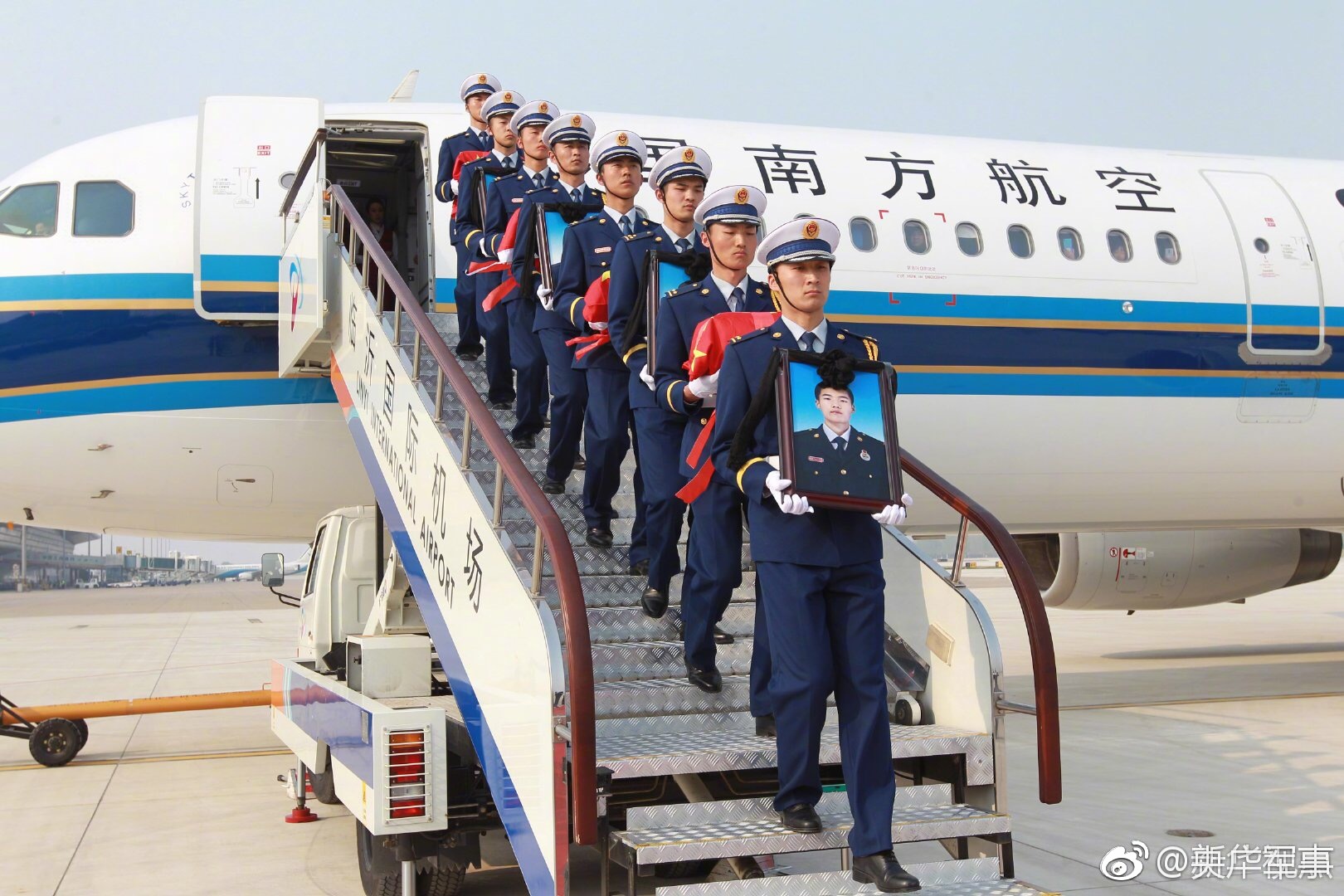 頭埋在雙腿間小說全文閱讀最新章節(jié)